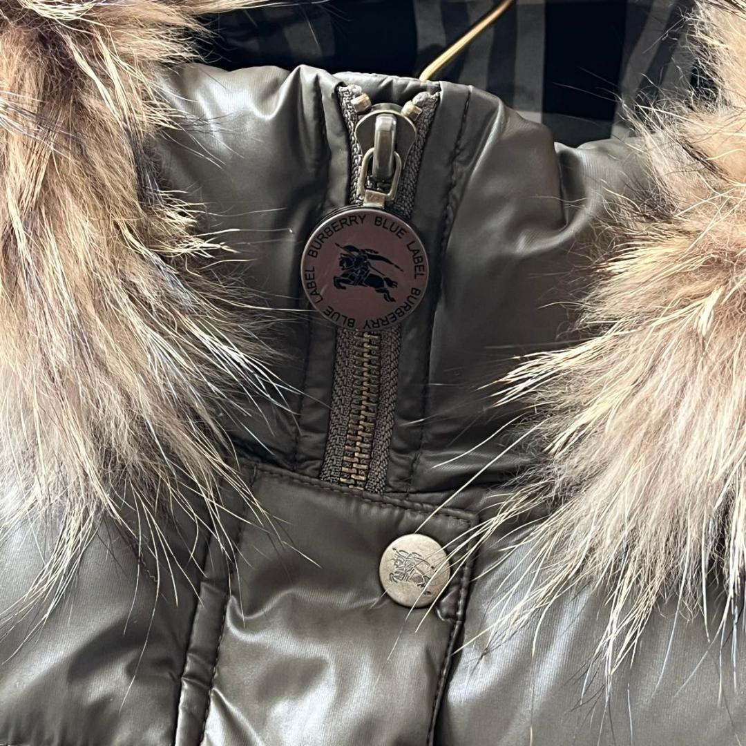 バーバリーブルーレーベル ノバチェック ファー付 ダウンベスト カーキ 緑 M