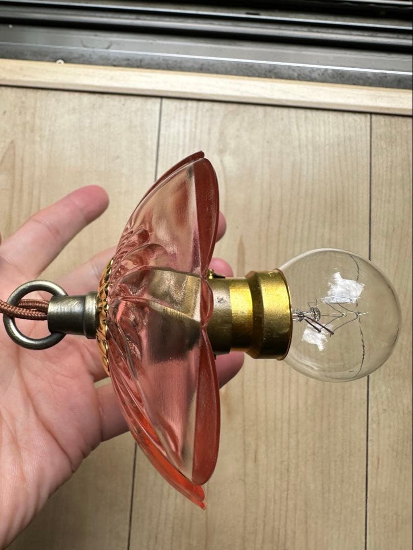 20年代 フランス アンティーク 螺旋模様ピンクガラスのお花アトリエランプ＊