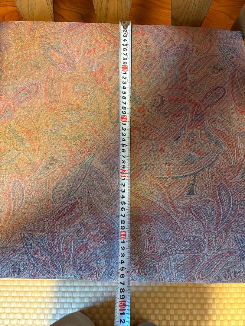 クラシックアームチェア 木製柄入りクッション アンティークチェア アジアン