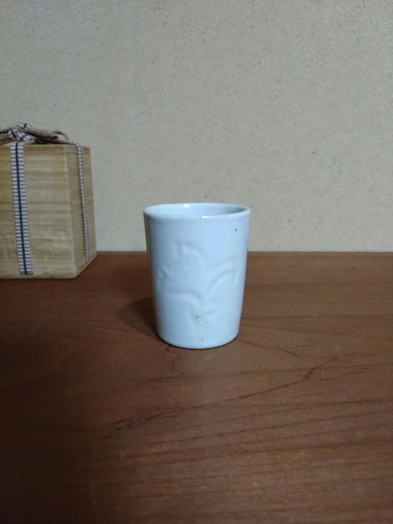 人間国宝 富本憲吉 初期作 白磁 芍薬紋 筒盃