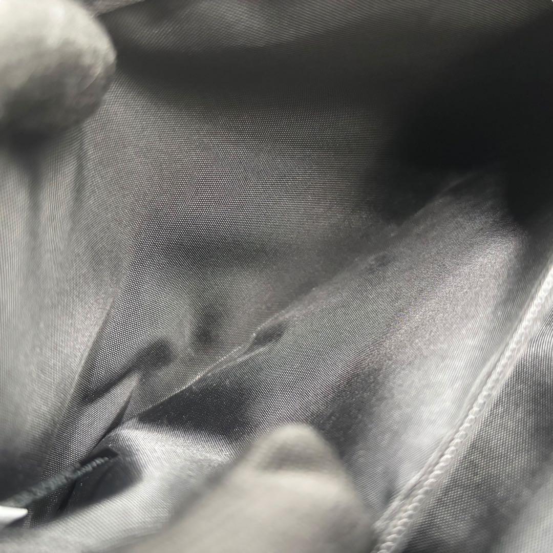 【美品】ディーゼル　ボディバッグ　ウエストポーチ　黒　ロゴ柄　男女兼用　斜め掛け