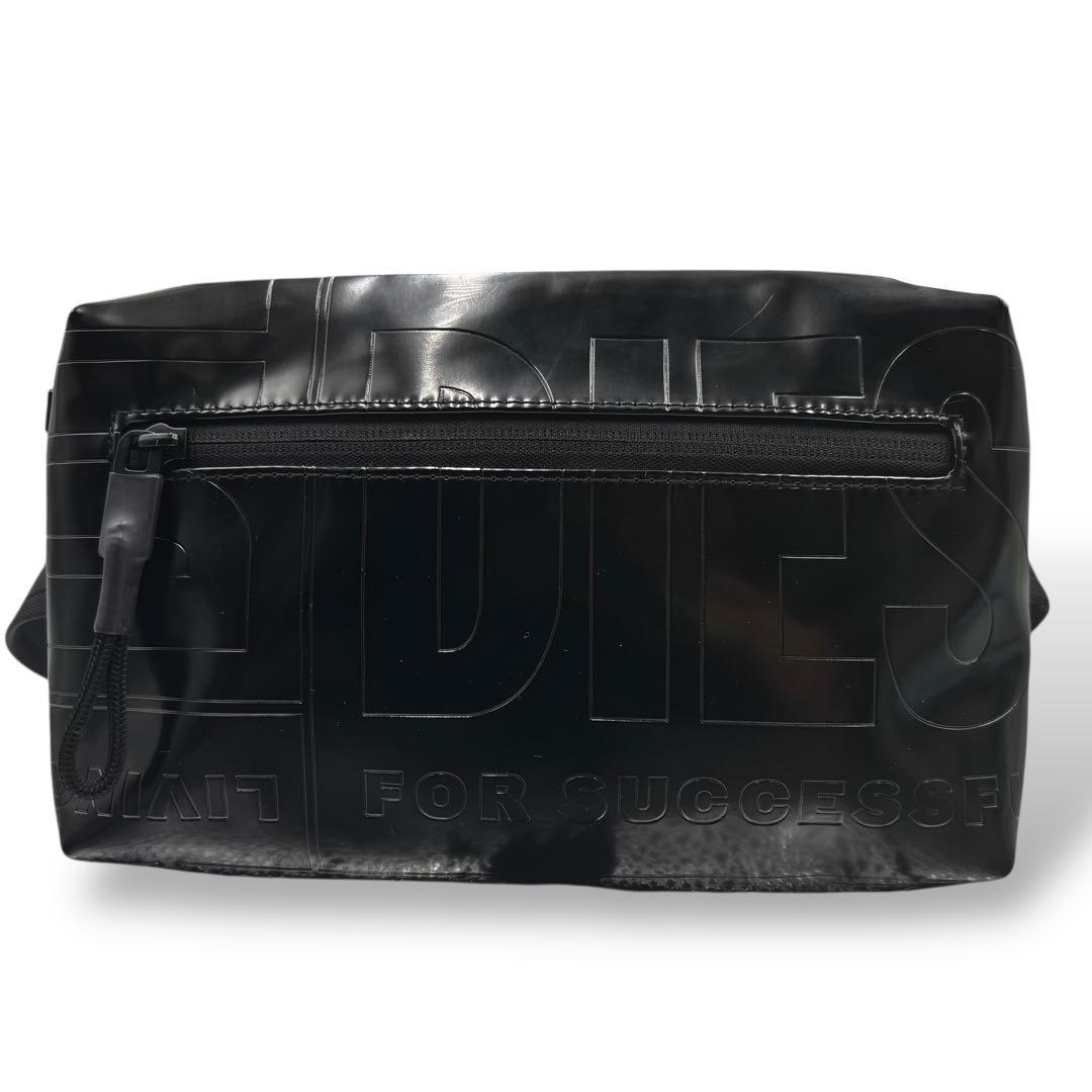 【美品】ディーゼル　ボディバッグ　ウエストポーチ　黒　ロゴ柄　男女兼用　斜め掛け