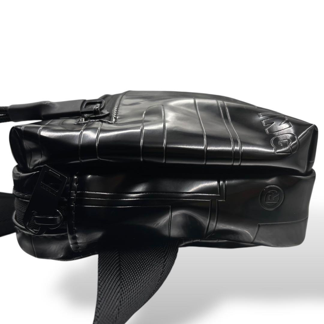 【美品】ディーゼル　ボディバッグ　ウエストポーチ　黒　ロゴ柄　男女兼用　斜め掛け