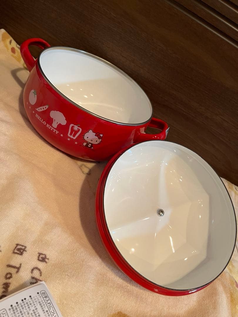 サンリオ ハローキティ キティベジタブルシリーズ ホーロー鍋 赤 2008年