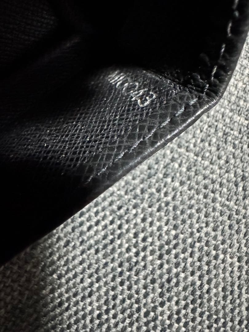 まいける　断捨離中♡ルイ・ヴィトン タイガ　ポルトモネ・ボワット