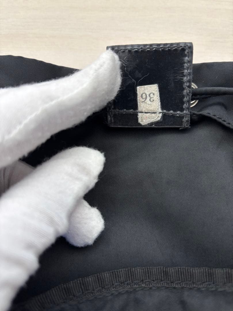 PRADA 巾着ナイロンポーチ　黒