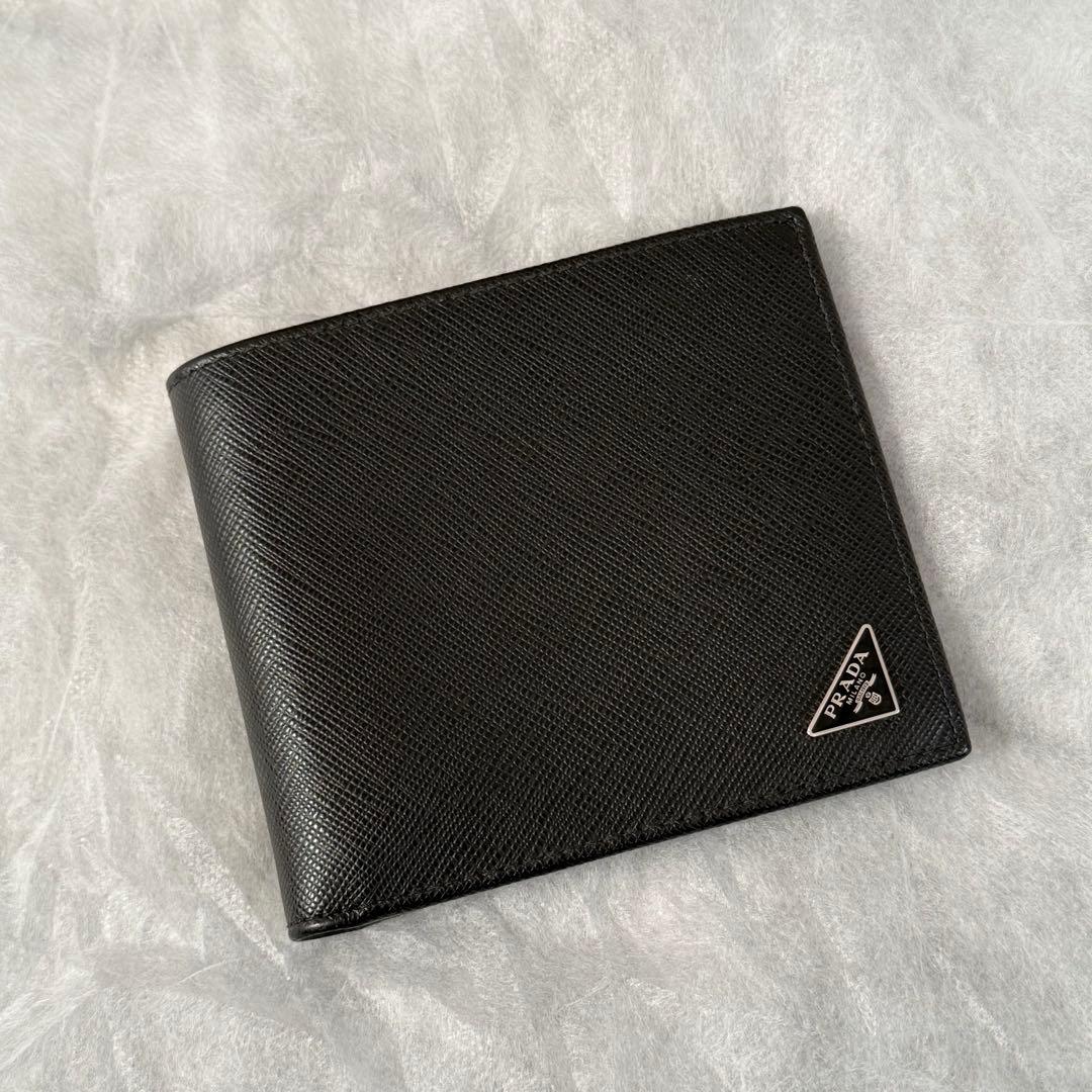 ⭐️未使用級⭐️　PRADA　サフィアーノトライアングル　二つ折り財布　ブラック