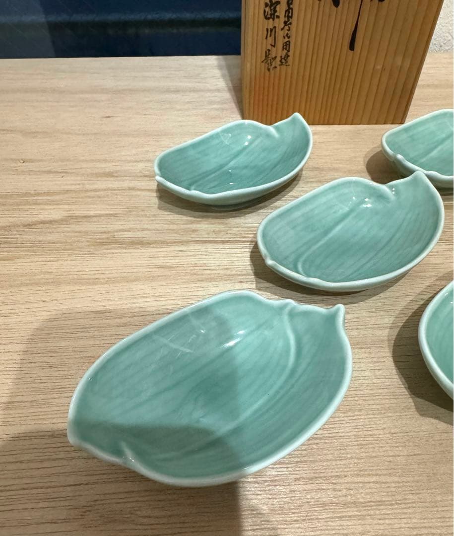 深川製磁、百年庵、笹青磁、笹彫刻千代口揃、箱入り未使用品