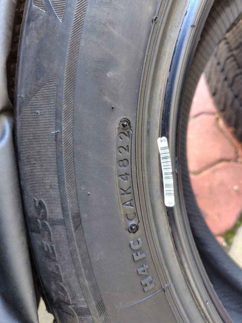 ブリザック VRX2 225/60R17 2022年製 残り溝7.5mm