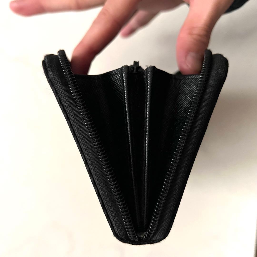 プラダ 長財布 ラウンドジップ 三角プレート ナイロン ブラック サフィアーノ