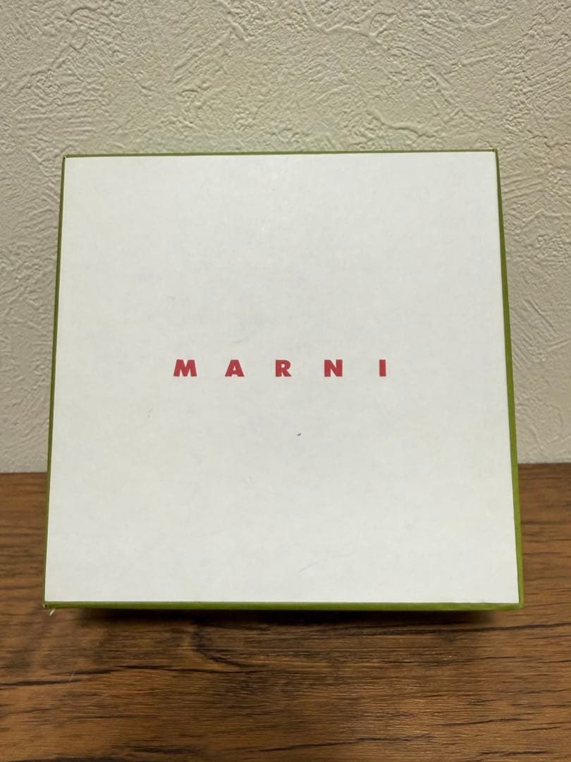 マルニ(MARNI)二つ折り財布