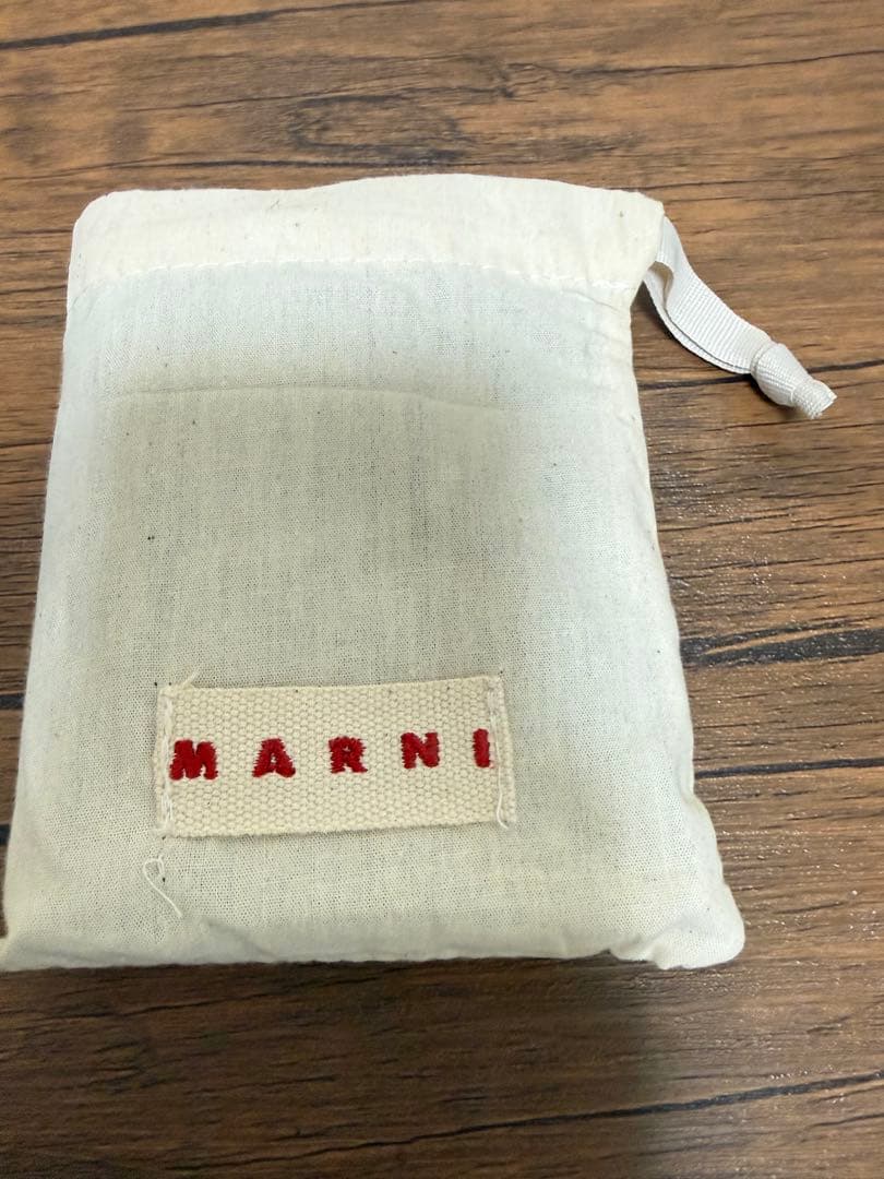 マルニ(MARNI)二つ折り財布