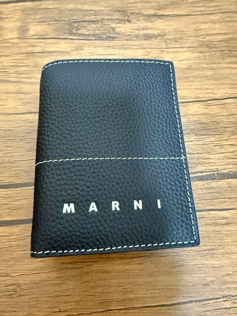 マルニ(MARNI)二つ折り財布