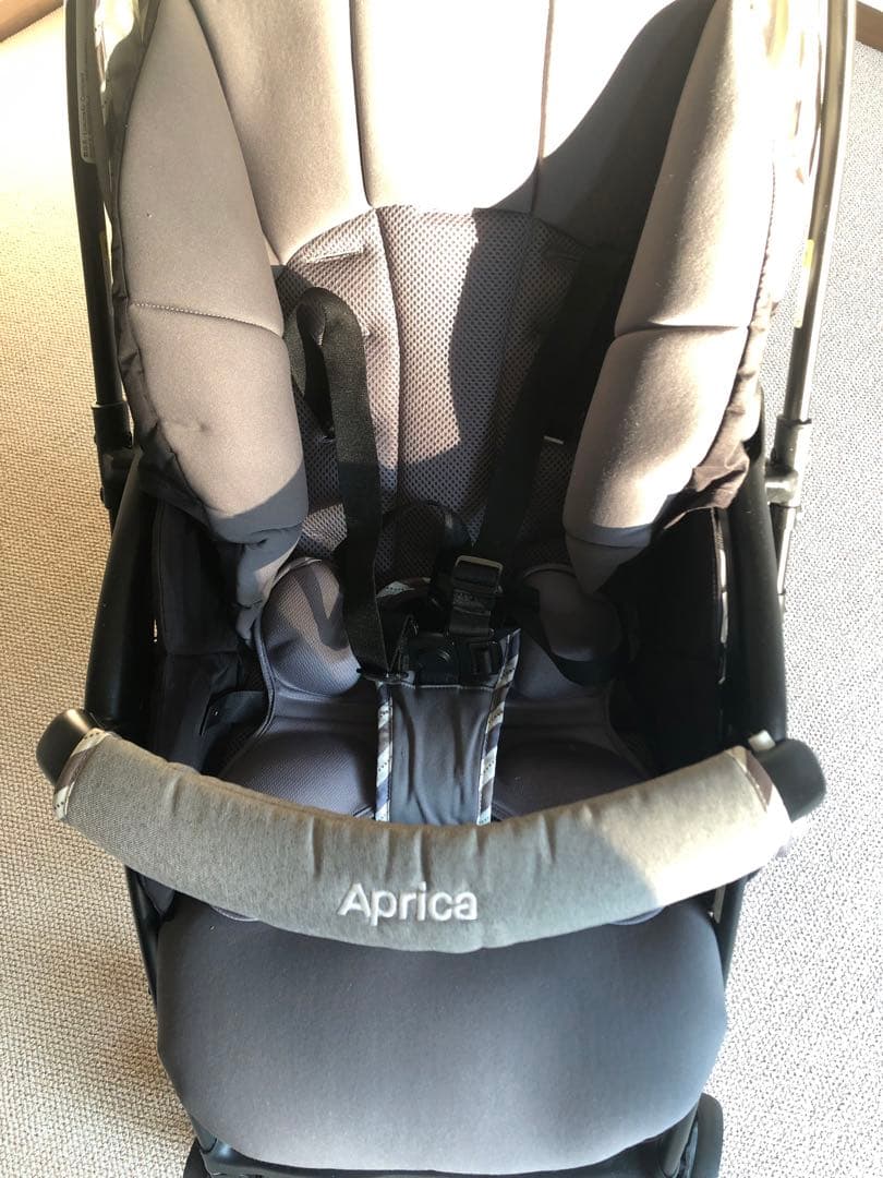 bry（プロフ必読） 1/12までAprica ベビーカー ラクーナエアー