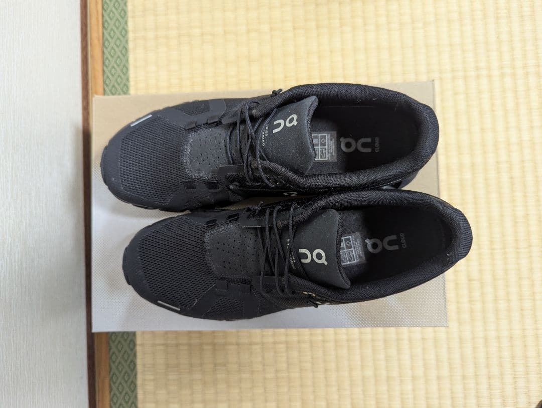 Cloud 5 のオールブラック（All Black）