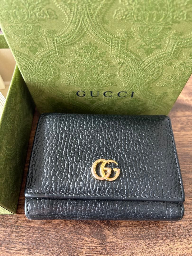 yuu@フォロー割り実施中‼️  GUCCI ブラックレザー 三つ折り財布