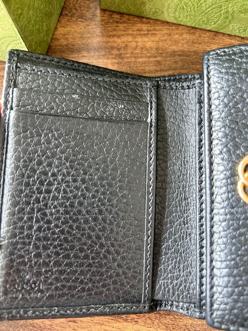 yuu@フォロー割り実施中‼️  GUCCI ブラックレザー 三つ折り財布