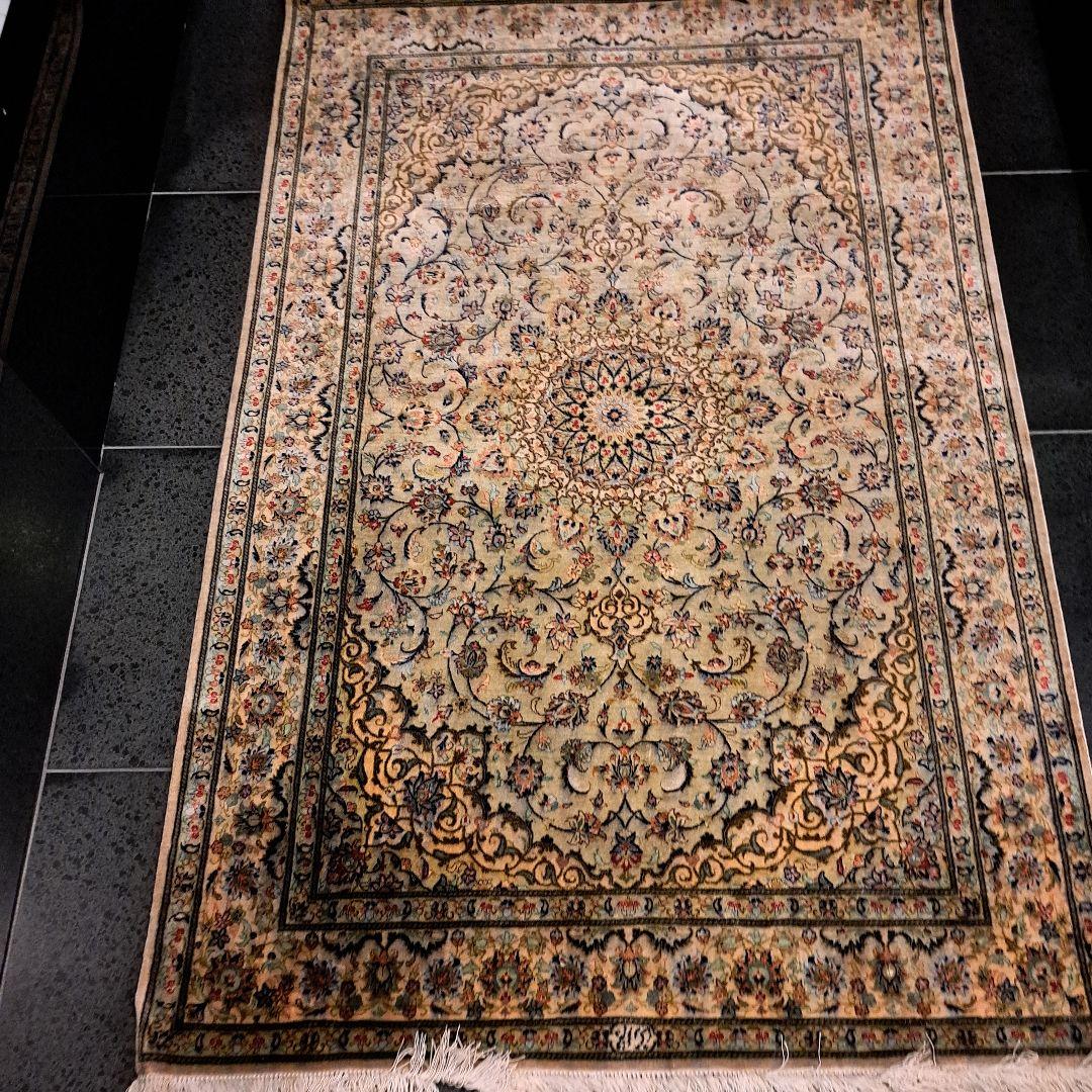 ペルシャ絨毯　100万ノット　シルク100%