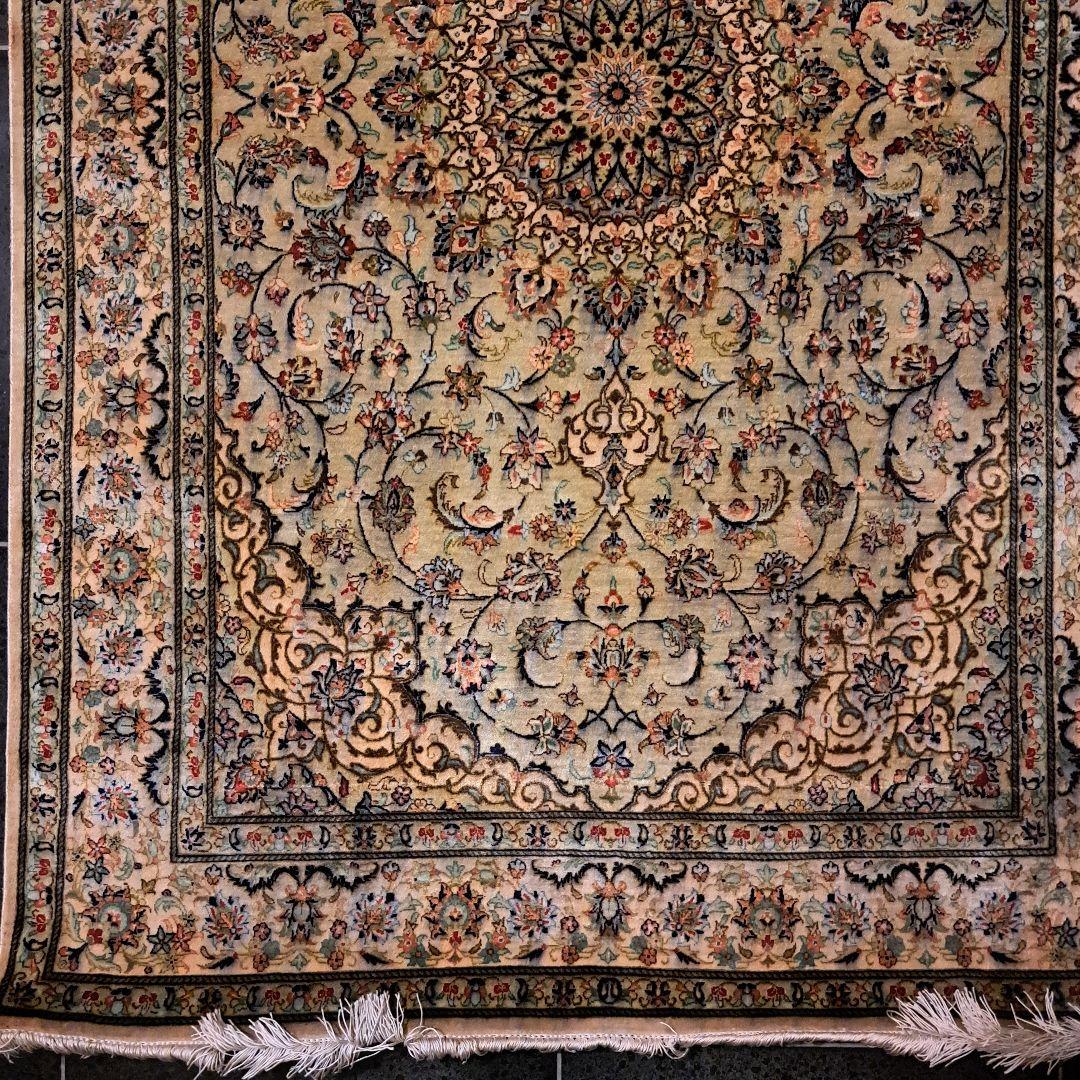 ペルシャ絨毯　100万ノット　シルク100%