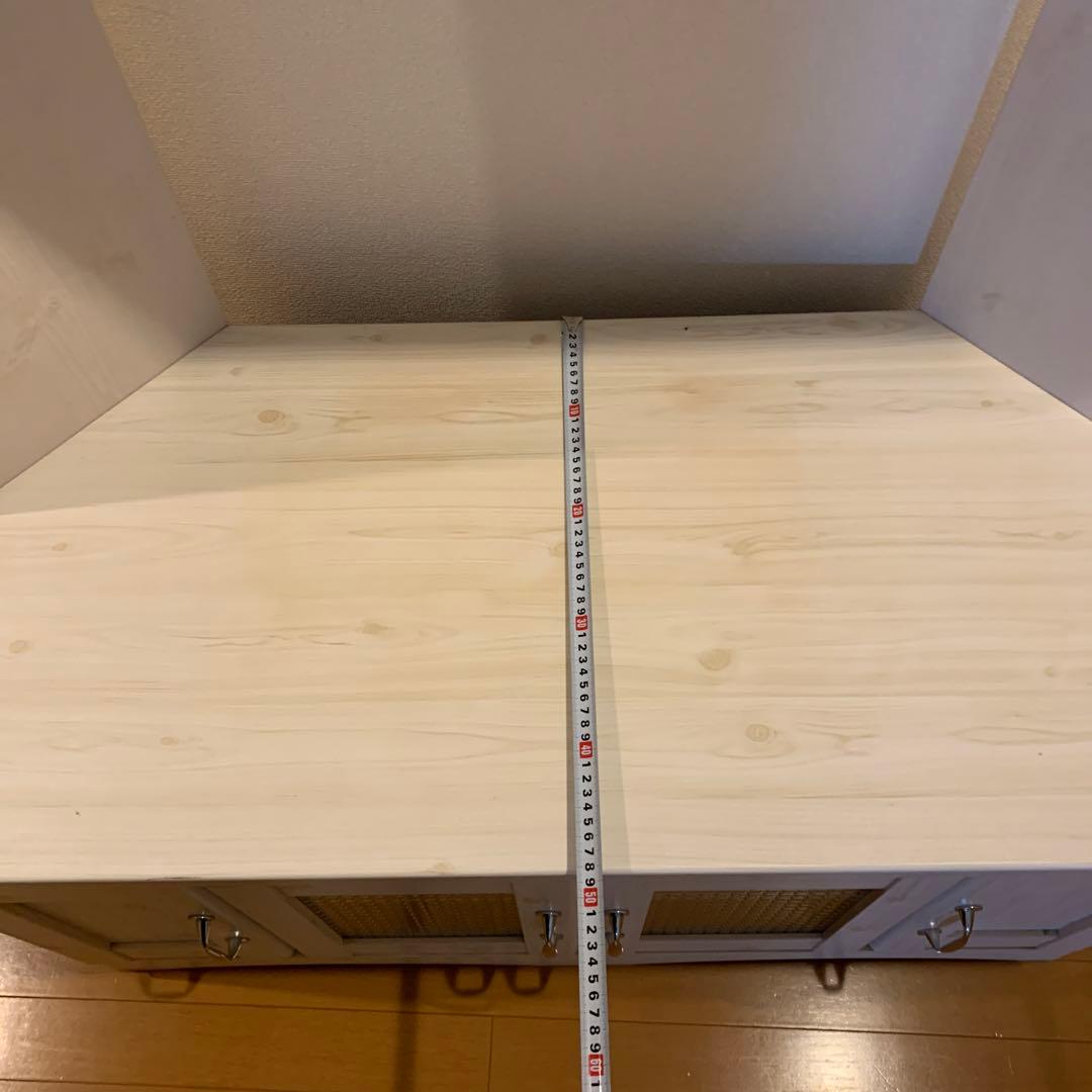 テレビ台、白地 木目調、テレビの大きさに合わせて飾り棚の高さを調節できます