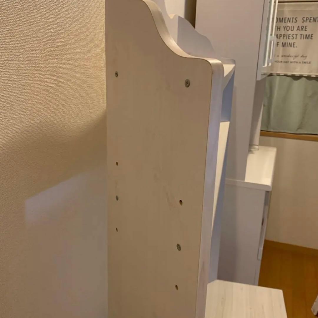 テレビ台、白地 木目調、テレビの大きさに合わせて飾り棚の高さを調節できます