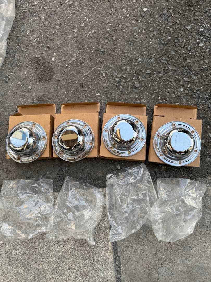 いすゞ　ギガ　フロントメッキハブキャップ