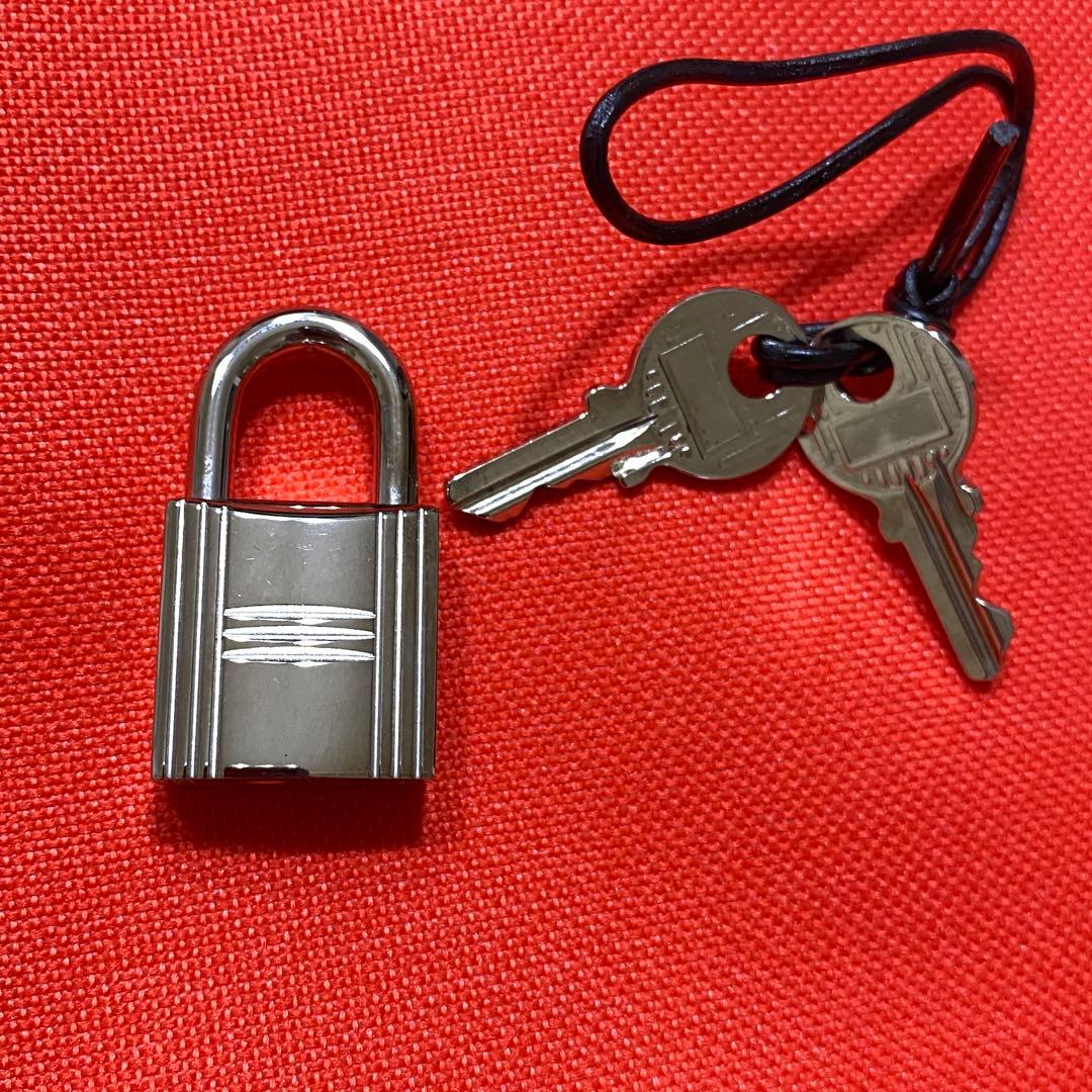 エルメスカデナ キー２個付き