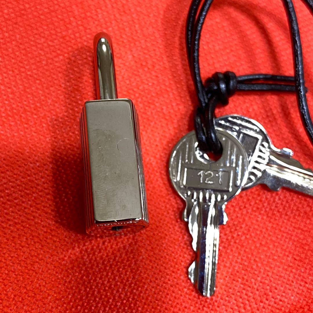 エルメスカデナ キー２個付き