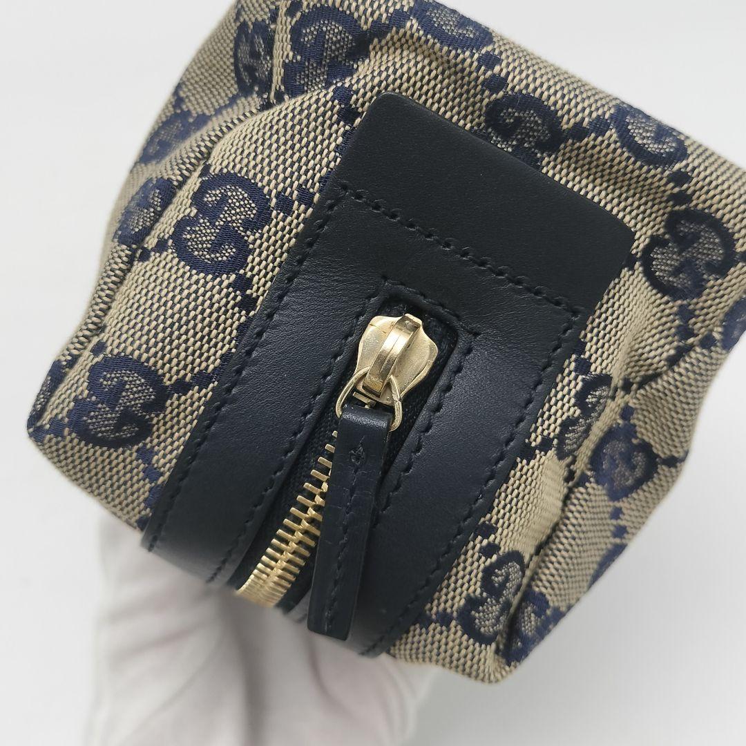 未使用に近い✨グッチ　化粧ポーチ　コスメポーチ　シェリーライン