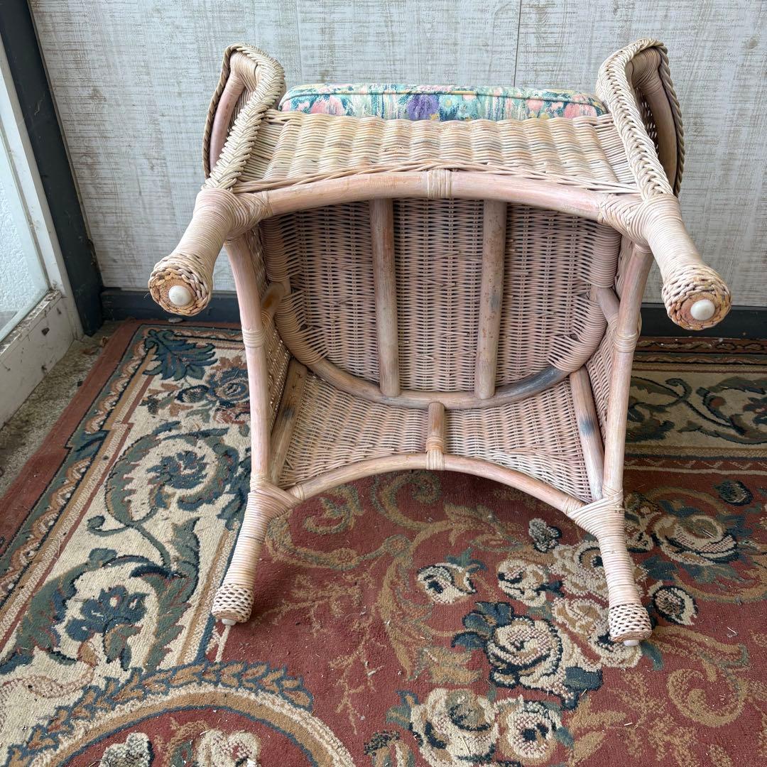 ②昭和レトロ ヴィンテージ ラタンダイニングチェア 花柄クッション アームチェア