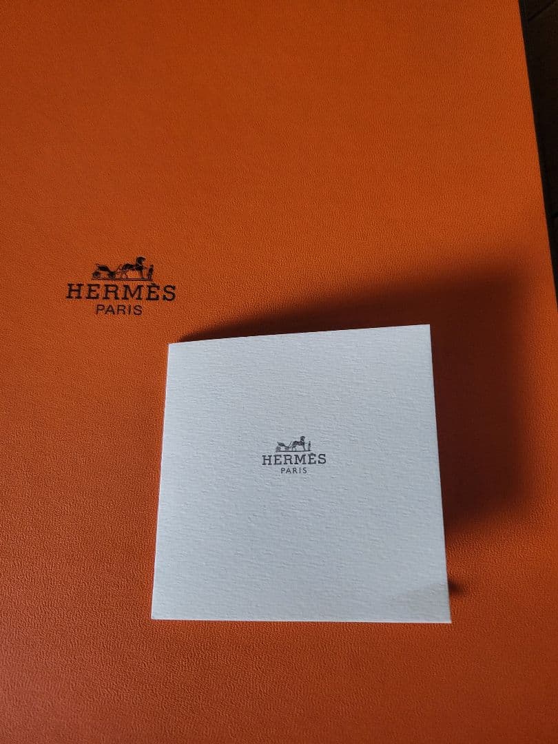 HERMES 花と蝶のラウンドプレート