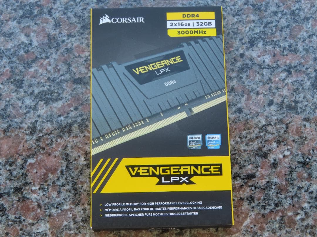 キ*ヌ様 CORSAIR DDR4 32GB(2×16)PC用メモリ