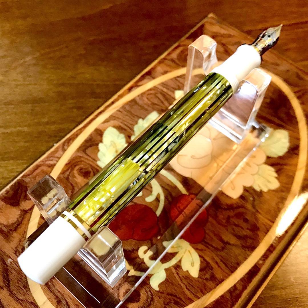 ☆ほぼ新品☆素晴らしいペリカン万年筆M400（Ｆ)ホワイトトータス