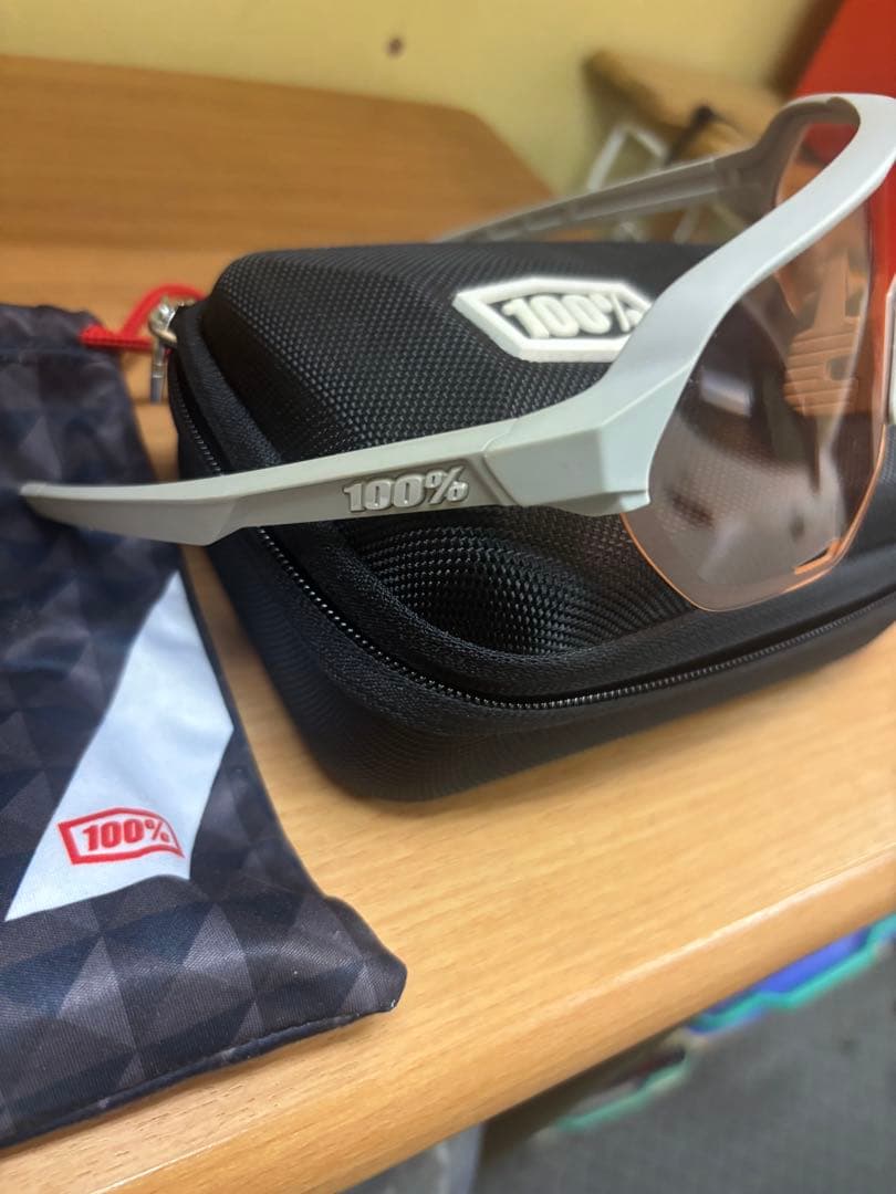 100% スポーツサングラス ケース付き ワンハンドレッド　ロードバイク