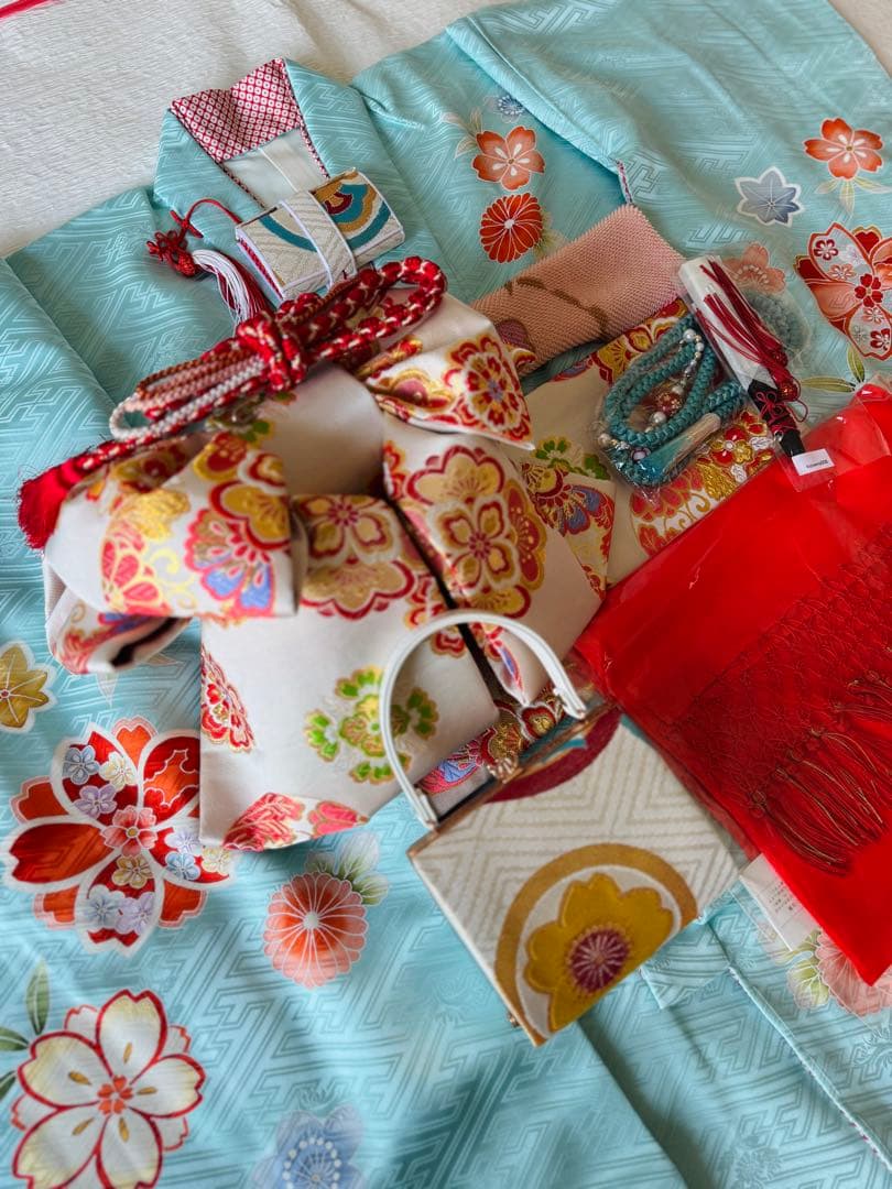 七五三に★逸品　正絹綸子水色に四季花々　七歳着物、作り帯のセット