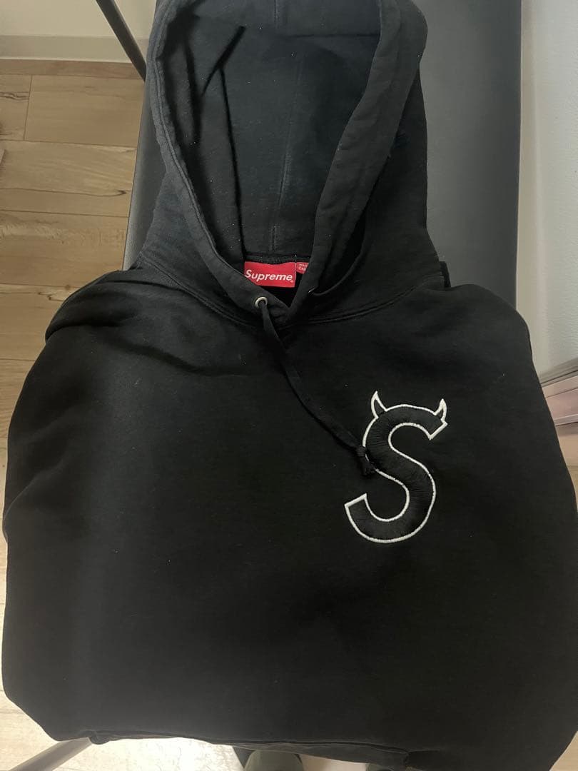 T*様 Supreme ブラック フード付きパーカー　ツノロゴ