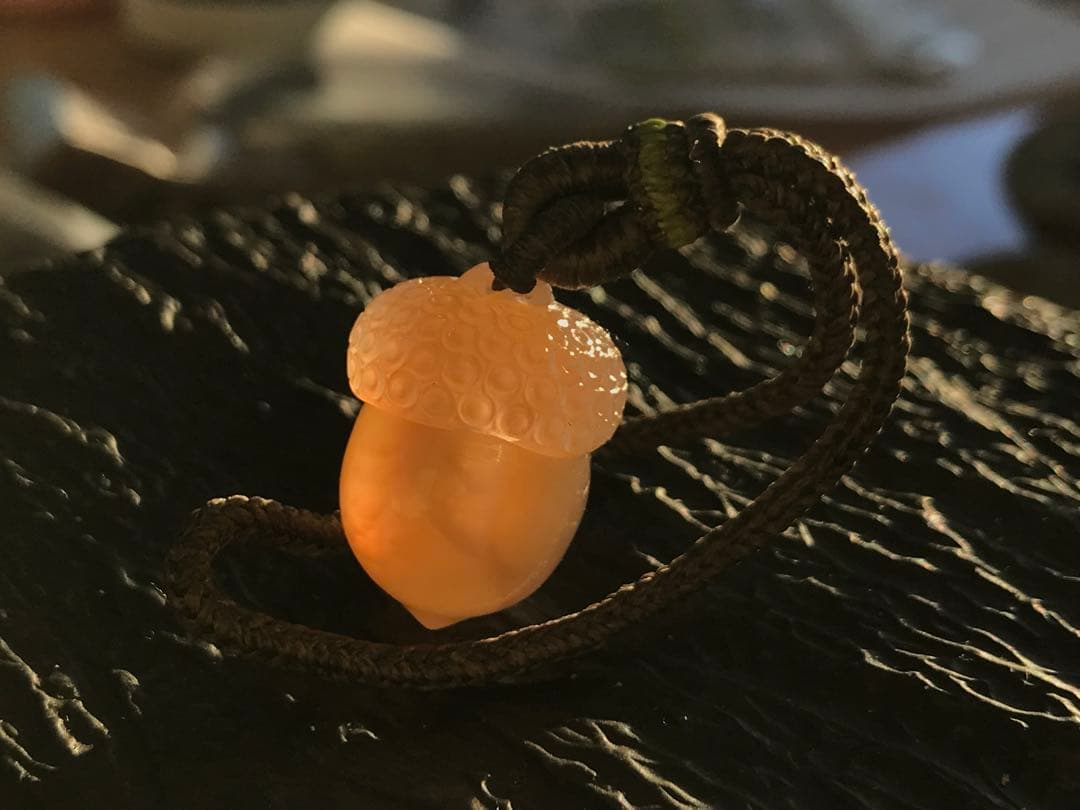 ゴビ石−1330 ゴビ瑪瑙　彫刻　『どんぐり』