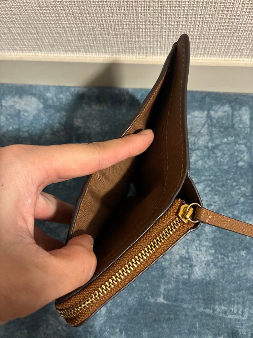 新品　トリバーチ　二つ折り財布　ラウンドファスナー　ブラウン