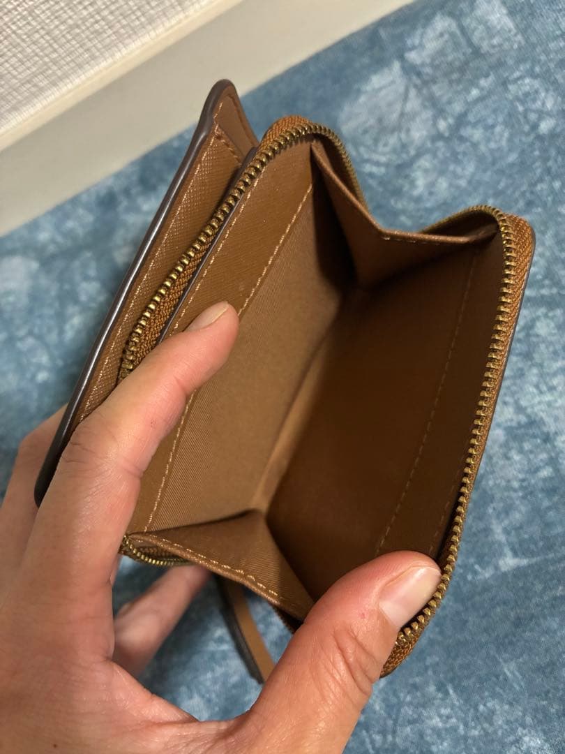 新品　トリバーチ　二つ折り財布　ラウンドファスナー　ブラウン