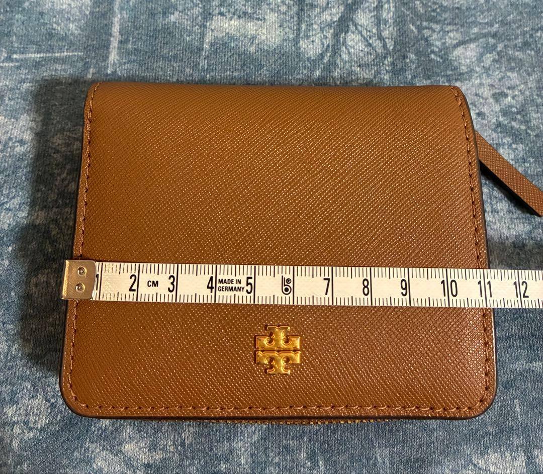 新品　トリバーチ　二つ折り財布　ラウンドファスナー　ブラウン