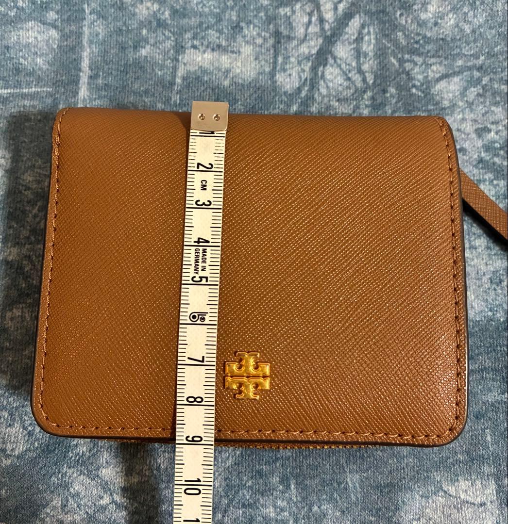 新品　トリバーチ　二つ折り財布　ラウンドファスナー　ブラウン