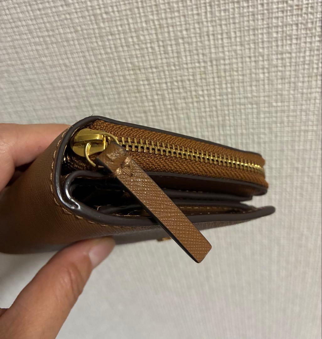 新品　トリバーチ　二つ折り財布　ラウンドファスナー　ブラウン