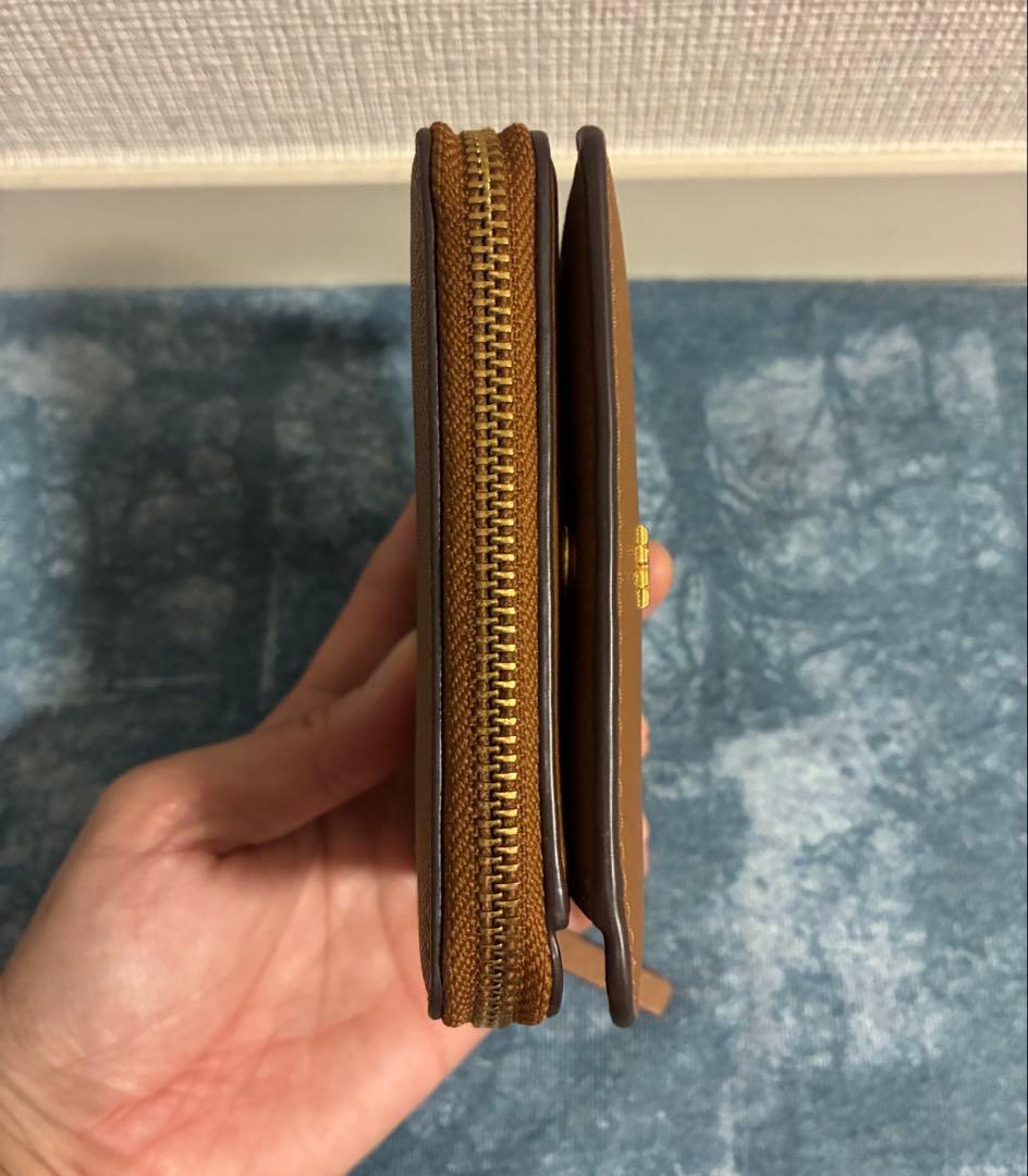 新品　トリバーチ　二つ折り財布　ラウンドファスナー　ブラウン