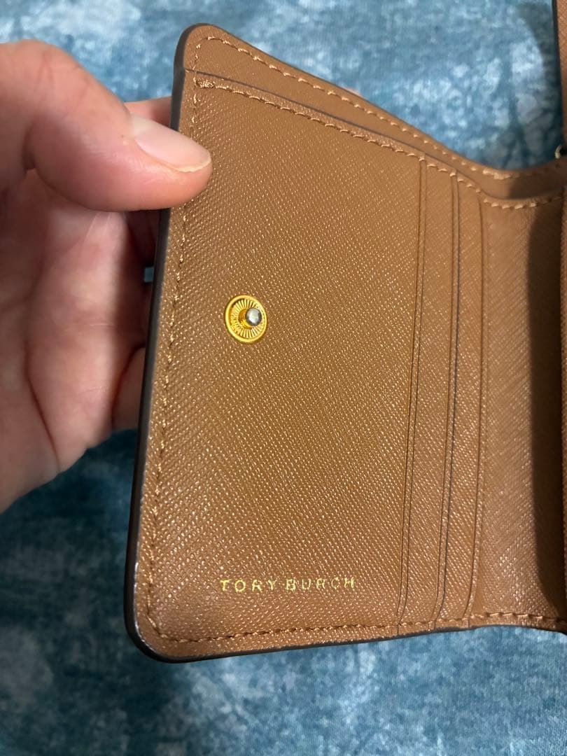 新品　トリバーチ　二つ折り財布　ラウンドファスナー　ブラウン