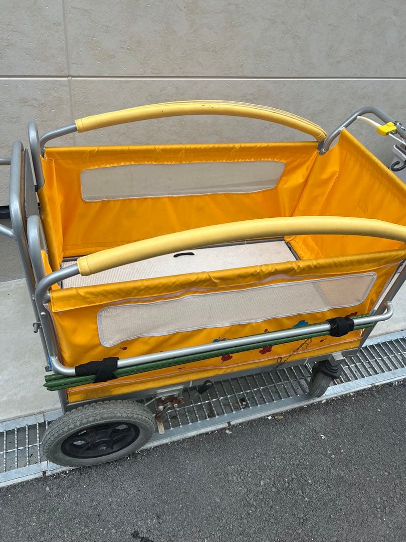 送料込み‼︎避難車 4〜6人乗り 幼稚園 施設向け 大型ベビーカー 保育園多人数用