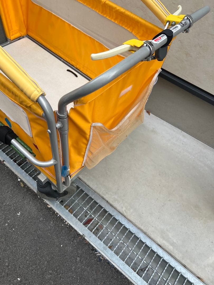 送料込み‼︎避難車 4〜6人乗り 幼稚園 施設向け 大型ベビーカー 保育園多人数用