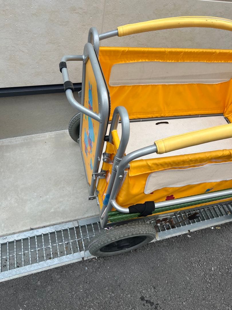 送料込み‼︎避難車 4〜6人乗り 幼稚園 施設向け 大型ベビーカー 保育園多人数用