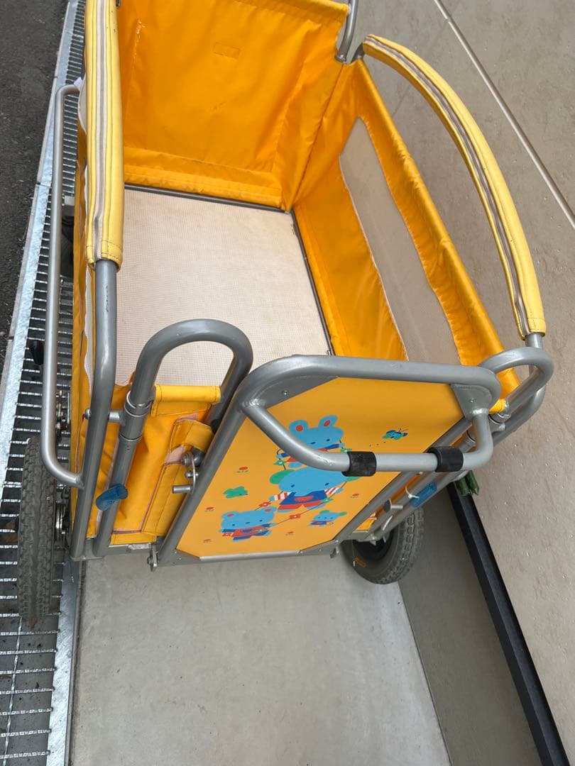 送料込み‼︎避難車 4〜6人乗り 幼稚園 施設向け 大型ベビーカー 保育園多人数用