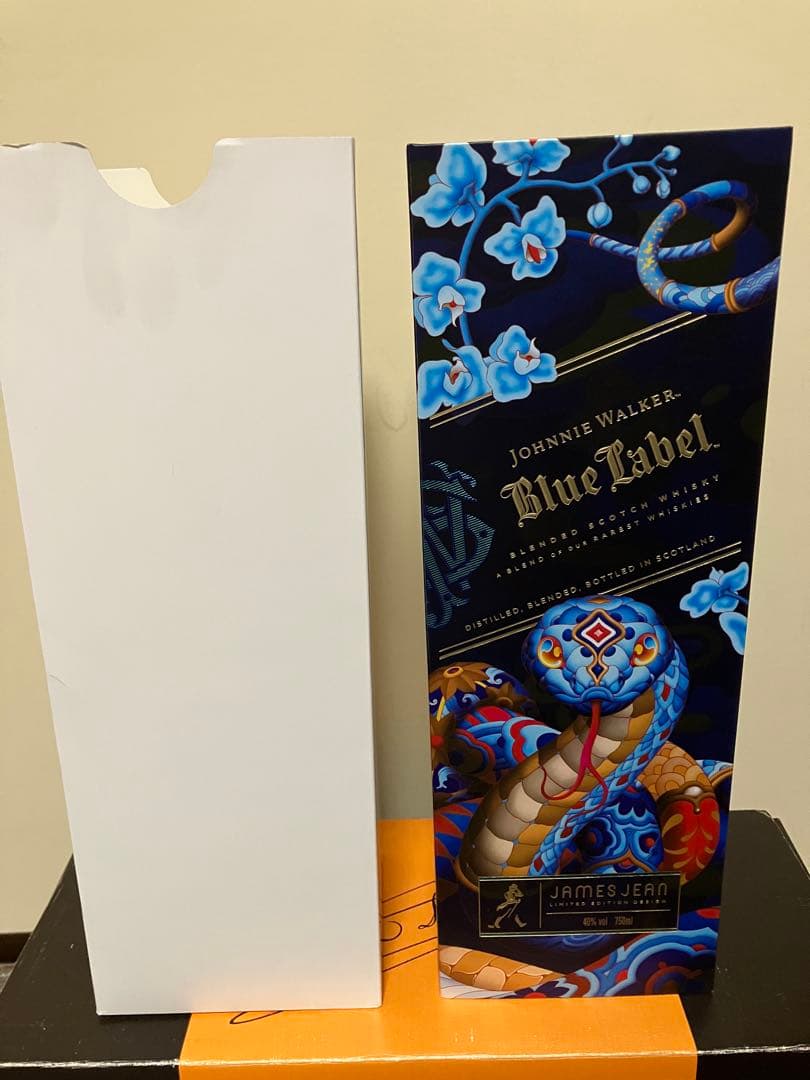 ジョニーウォーカーブルーラベル　干支　へび　ヘビ　巳歳巳年　限定ボトル