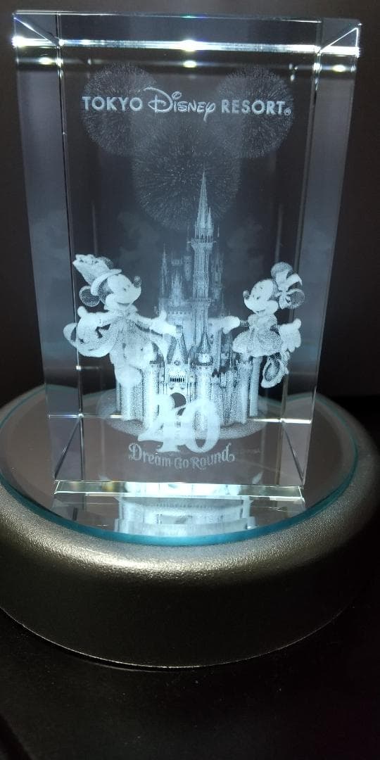 東京ディズニーランド40周年　記念　3Dキューブ　クリスタル　置物
